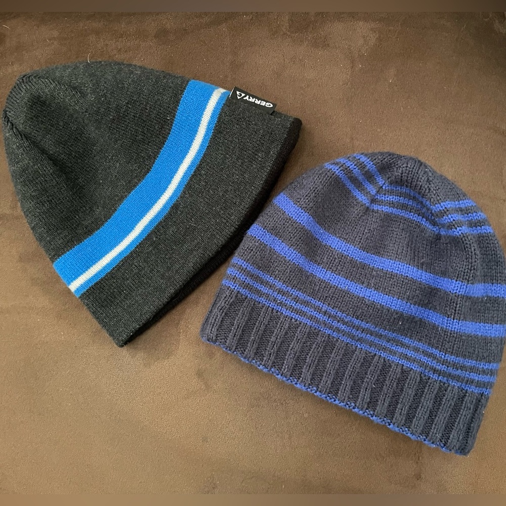 2 reversible kids beenies ⛄️ ❄️